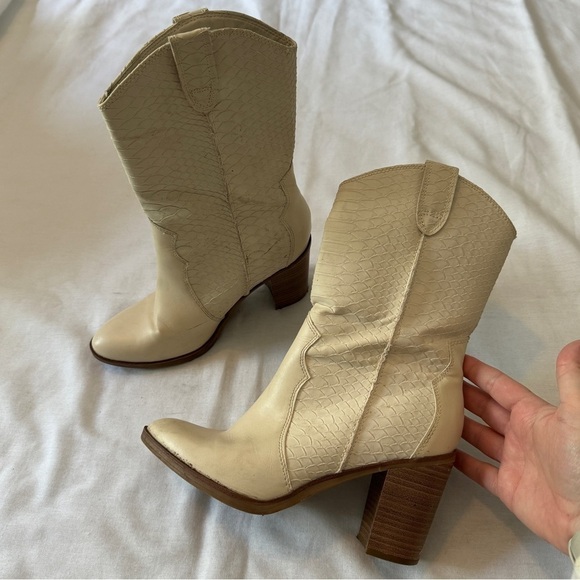 Altar’d State 6.5 Ivory Western Boots ~ Rodeo Cowboy Cowgirl Block Heel - Picture 1 of 12